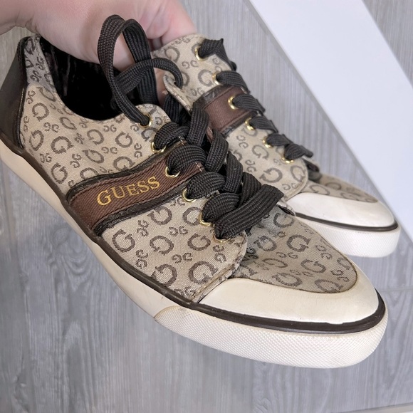 S38. Guess women Sneaker With Guess Logo Design 9M - Picture 1 of 6
